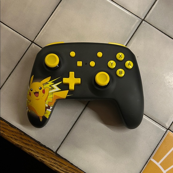 Pikachu Themed Wireless Controller - Picture 1 of 2